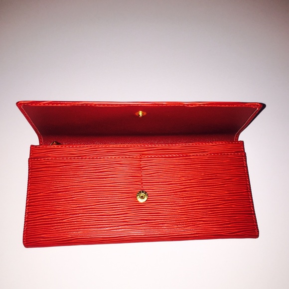 Red skin wallet!