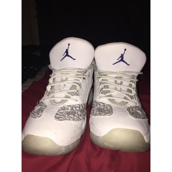Jordan 11s size 6Y