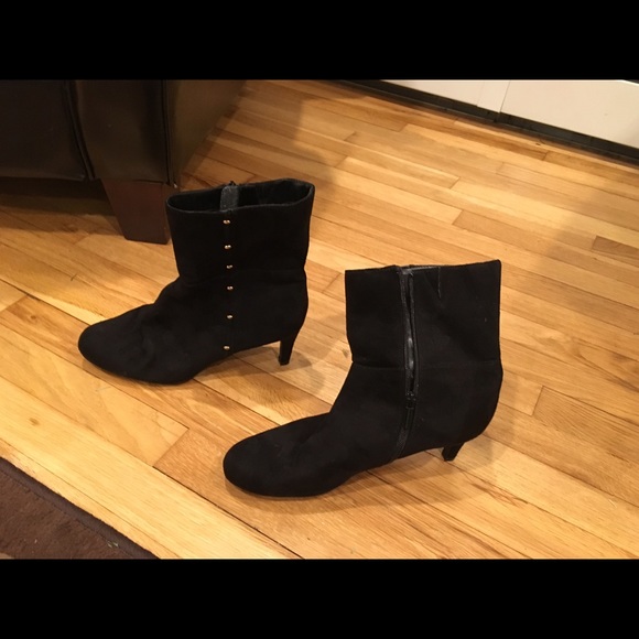 Size 10 black suede  with gold stones. Worn 2x - Picture 2 of 2