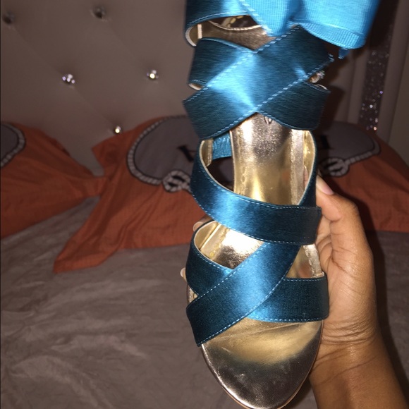 Turquoise Bebe Heels With A Bow
