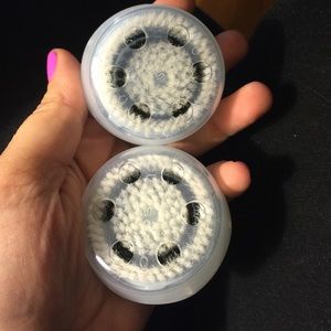 🔴sold🔴Clarisonic delicate brush head bundle
