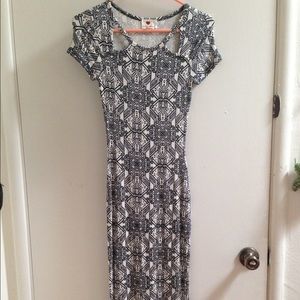 Black and white patterned dress