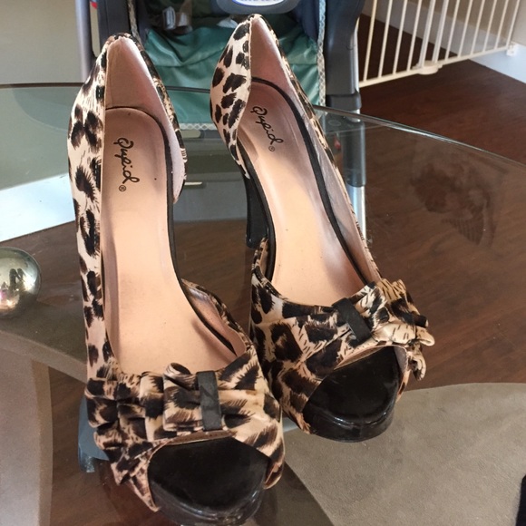 Peep toe heel - Picture 1 of 1