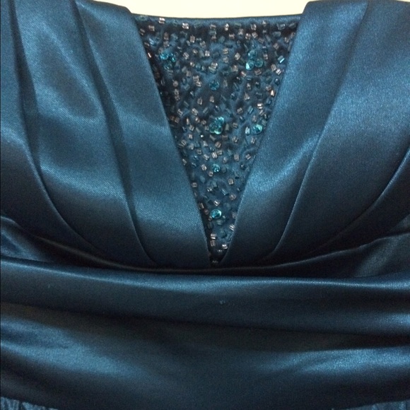 Prom dress - Picture 2 of 4