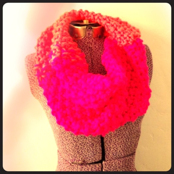 Pink infinity scarf💁