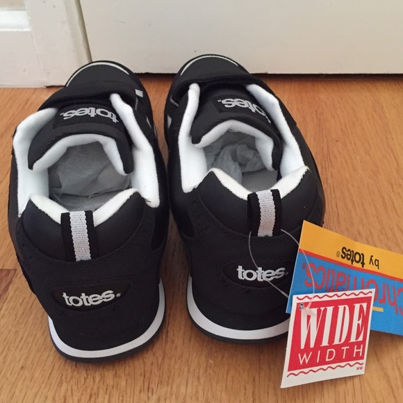 Retro styled size 10 WIDE black Totes tennis shoes - Picture 4 of 4