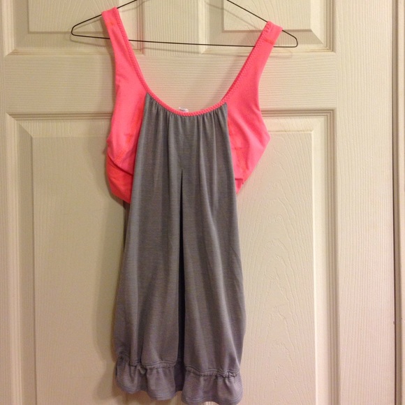 Cute lululemon top with bra built in
