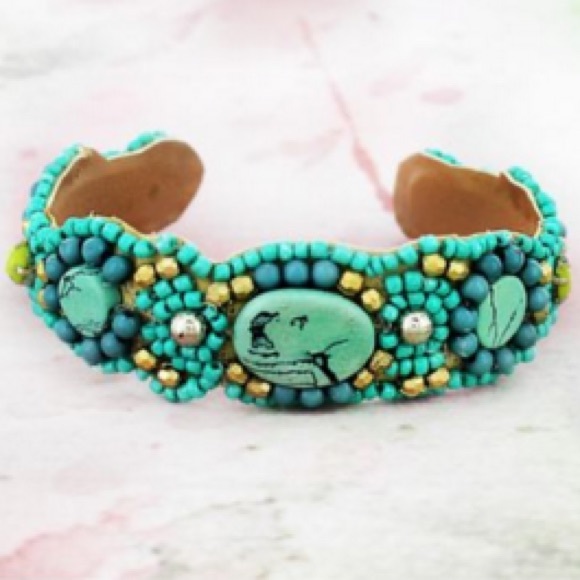 Jewelry - ❣️FLASH SALE❣️TURQUOISE STONE & SEED BEAD CUFF