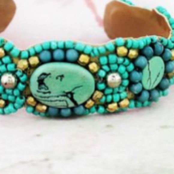 ❣️FLASH SALE❣️TURQUOISE STONE & SEED BEAD CUFF - Picture 2 of 2