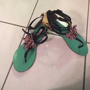 Cynthia Vincent thong flat sandal SZ 9 gold