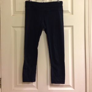 Black lululemon crop pants
