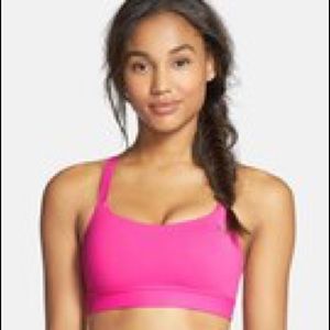 Lowest Price! Under Armor Sports Bra 🎀