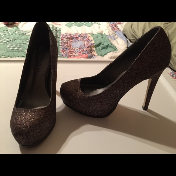 Pumps - Picture 3 of 4