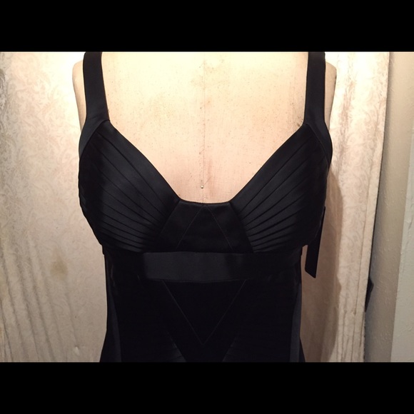 SOLD ON TRADSEY size 6 Laundry by Shelly Segal NTW