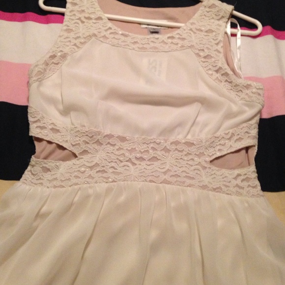 Off white dress - Picture 3 of 3