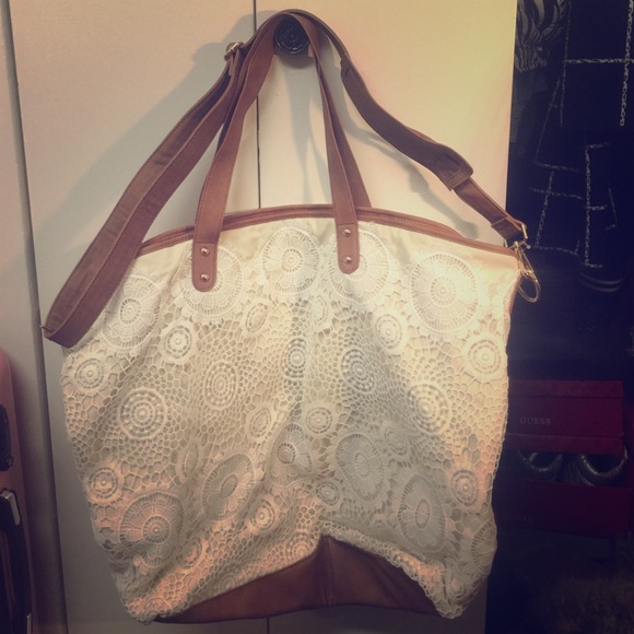 Merona Handbags - Big pretty shoulder bag!!! Flower lace🌸🌸🌸🌸