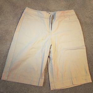 Women's golf shorts! Size 2! Izod brand!⚽️🎾⛳️👖