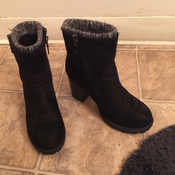 Grey and Black fleece heels! 👢 - Picture 4 of 4