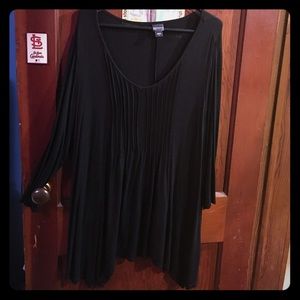 Pleated 3/4 sleeve black top.