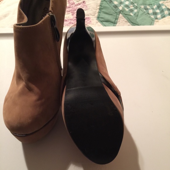 Boots - Picture 3 of 4