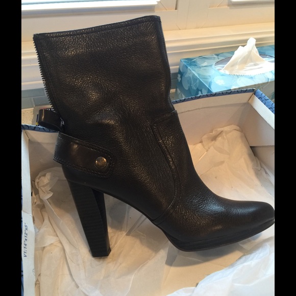 Simply Vera Wang Boots