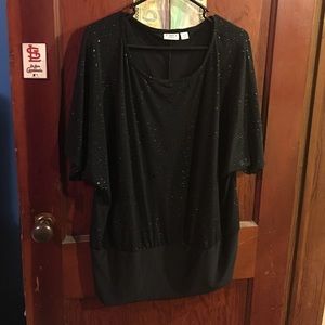 Cato black top with shiny tonal details.