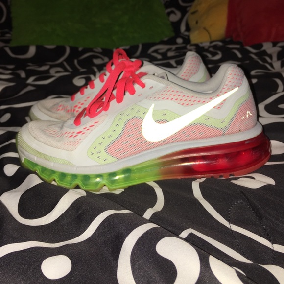 WOMENS NIKE AIR MAX