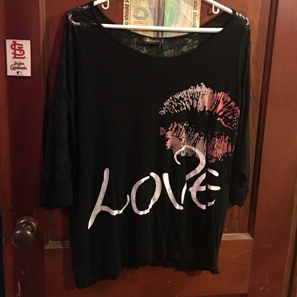 Black top with LOVE and smooch.