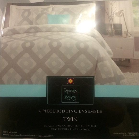 Twin/twin xl bedding set nwt never opened