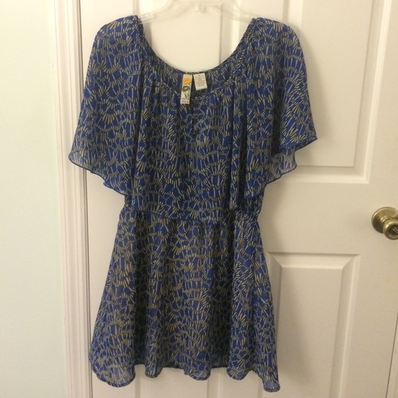 Beautiful blue patterned dress!