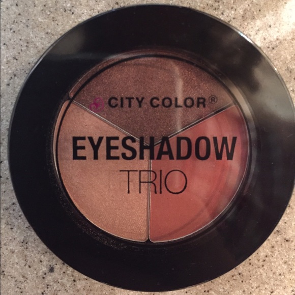 Eyeshadow trio