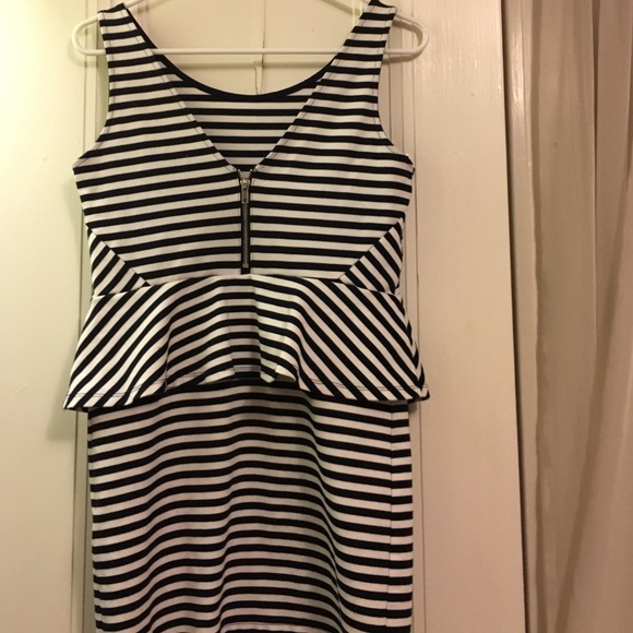 Dress - Picture 3 of 4