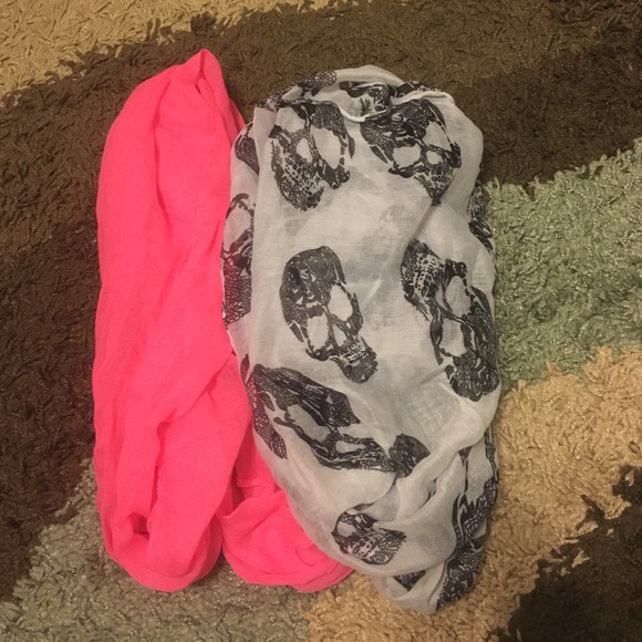 Accessories - Lot of 2 Infinity Scarves