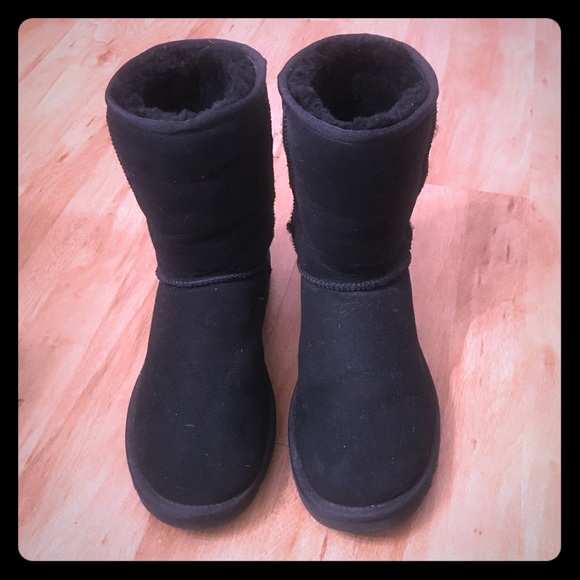 Black Ugg classic short boots