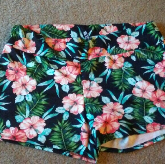NWOT Plus Size Shorts