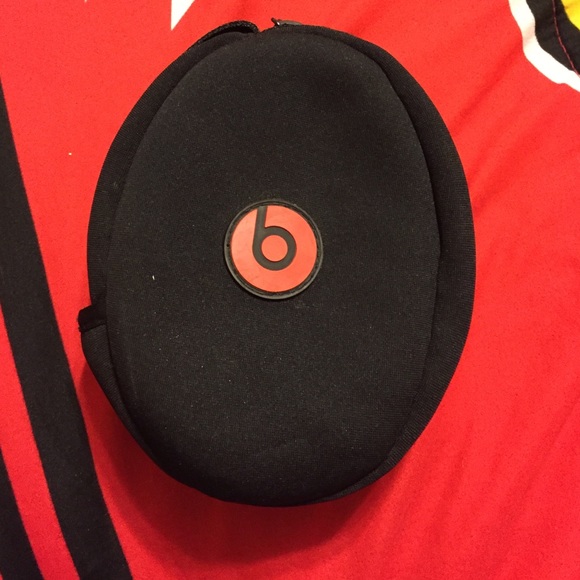 Beats Solo Carrying case - Picture 1 of 3