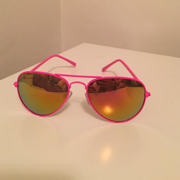 hot pink mirrored sunglasses