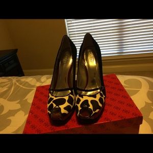 Guess high heel shoes!! Excellent condition!