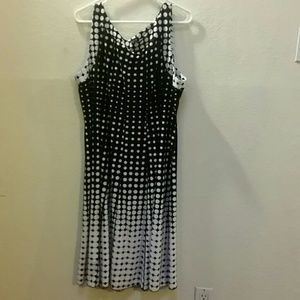 Polka dotted dress with tie