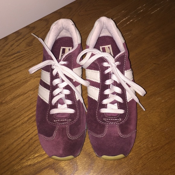 *On Hold* Sketcher suede sneakers, burgundy, 6 1/2