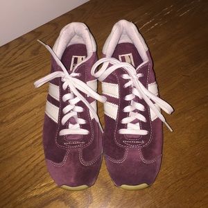 *On Hold* Sketcher suede sneakers, burgundy, 6 1/2