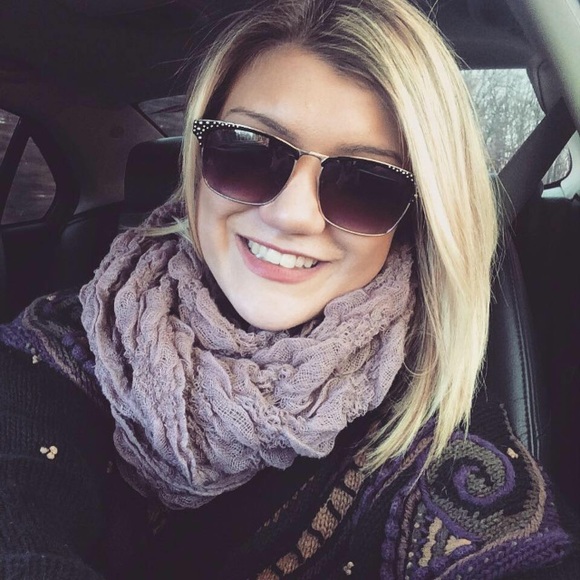 Meet your Posher, Lindsey - Picture 1 of 1