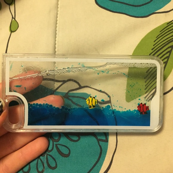 Super cool swimming fish phone case