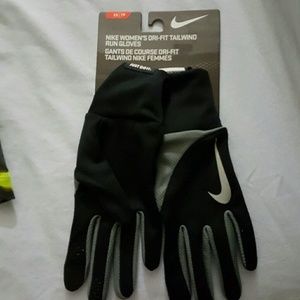 Dri fit tail wind run gloves