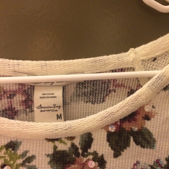 American Rag white rose print sweater - Picture 2 of 4