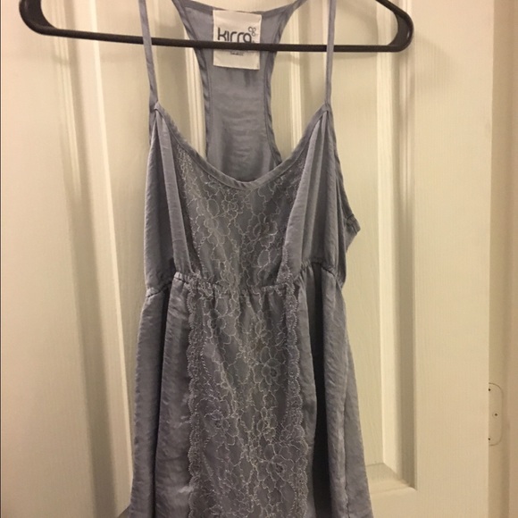 Tops - Picture 3 of 4