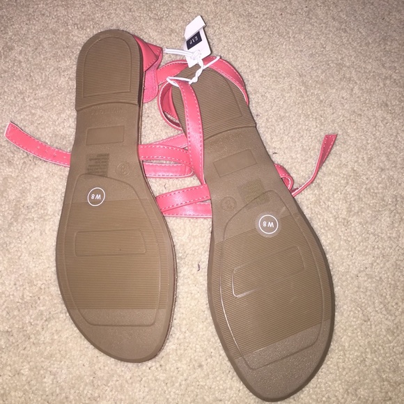sandals. - Picture 2 of 3