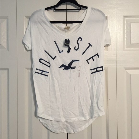 NWT Hollister Vneck Size M