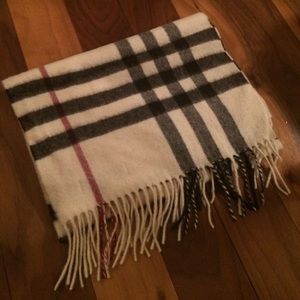 Burberry heritage check cashmere scarf!
