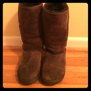 Tall brown Ugg boots